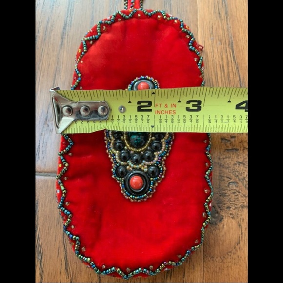 Red and black beaded velvet wristlet - Picture 5 of 5